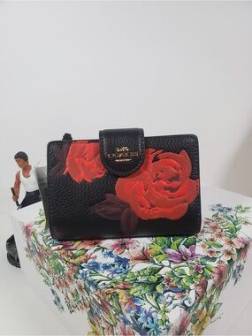 Coach Medium Corner Zip Wallet With Floral Print NWT